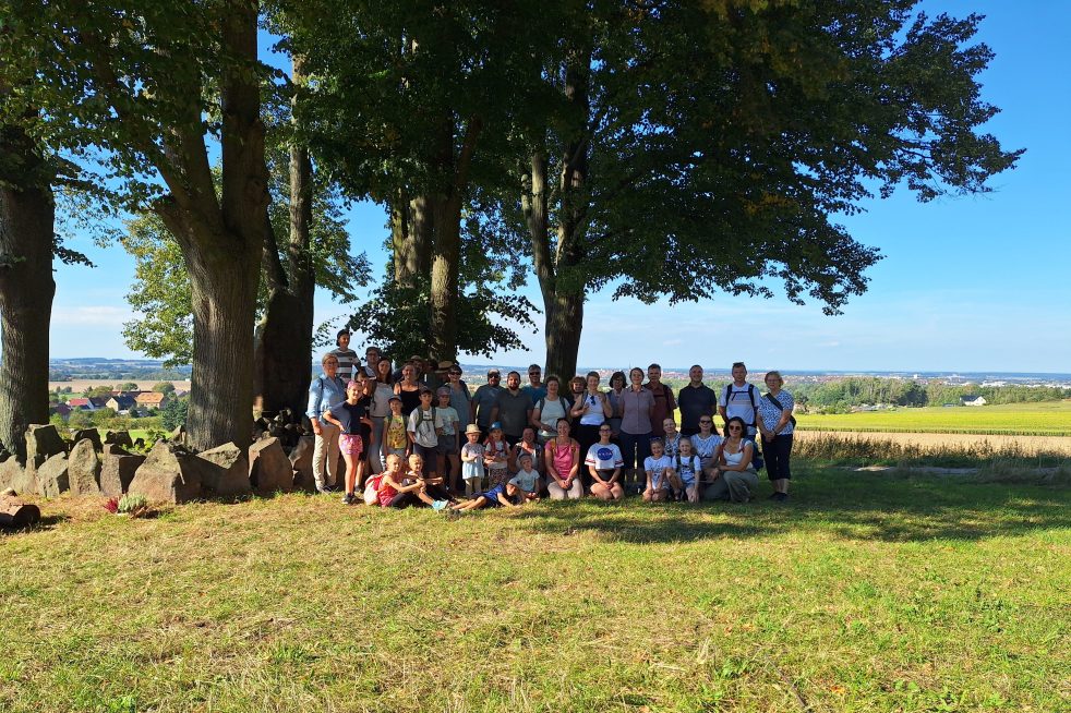 Lipa zhromadźi so pod Lubinom za skupinski wobraz - babylěćo 2025 © M. Domašcyna