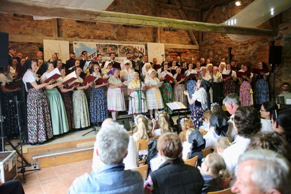 Impresije – nalětni koncert 2026. Błótowski žónski chór z Lubina a Lipa na jewišću © Jan Ješka